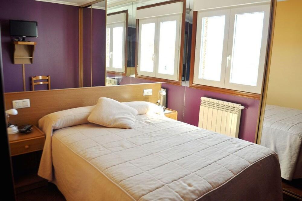 לקסה Hostal Residencia Bahia מראה חיצוני תמונה